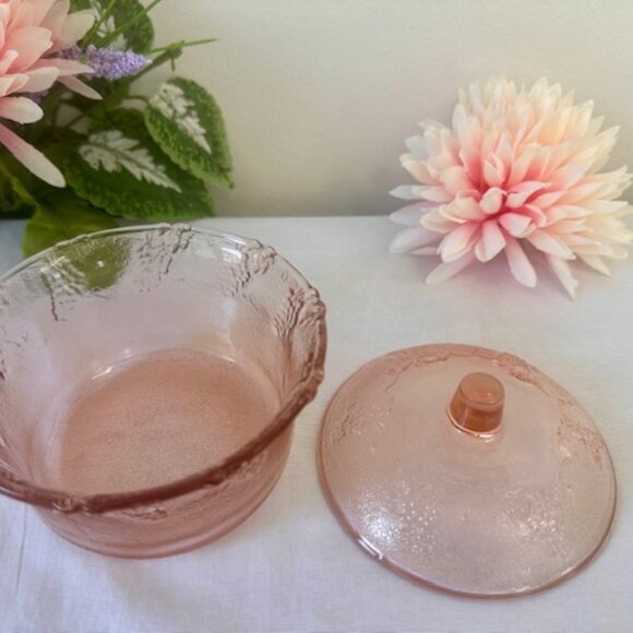 Vintage Pink Pressed Glass Condiment Bowl with Lid – Grapevine Fruit Design 1970 - Picture 3 of 3